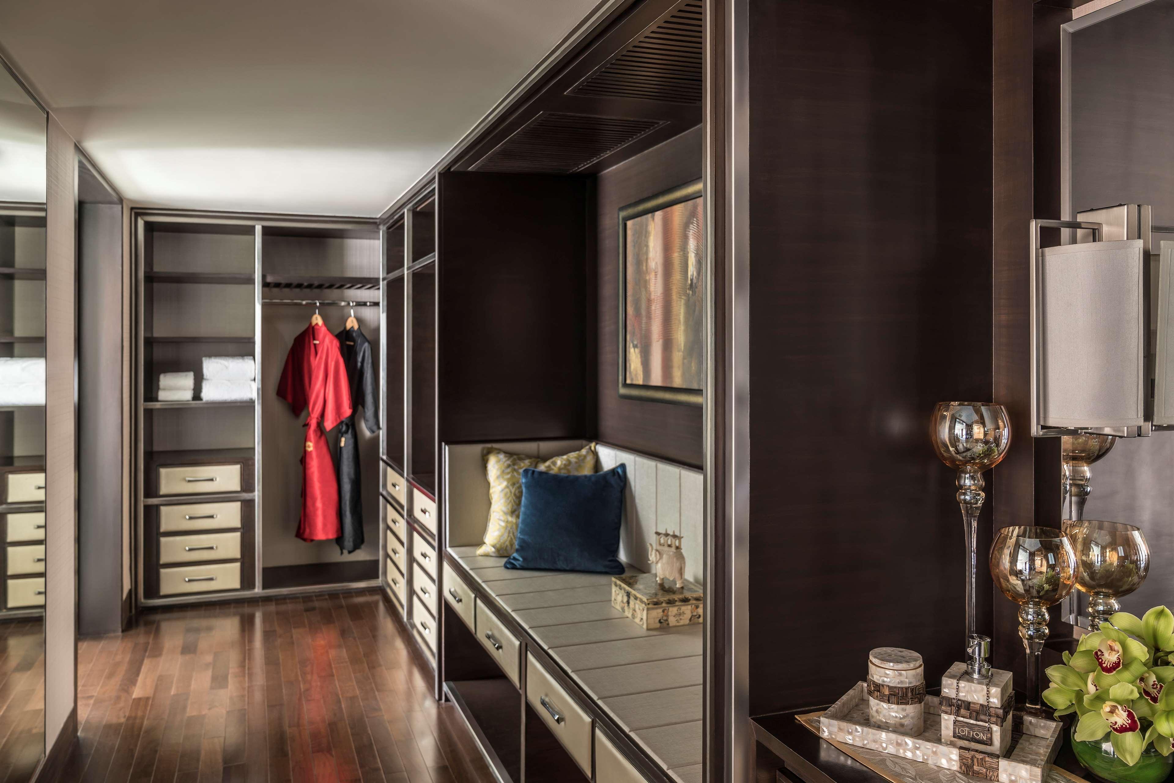 Shangri-La Eros New Delhi Hotel Ngoại thất bức ảnh A walk-in closet